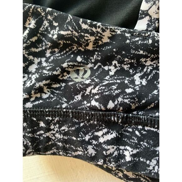LULULEMON ENERGY black white print Strappy BACK SPORT BRA sz 4 S pickleball yoga - Picture 4 of 5